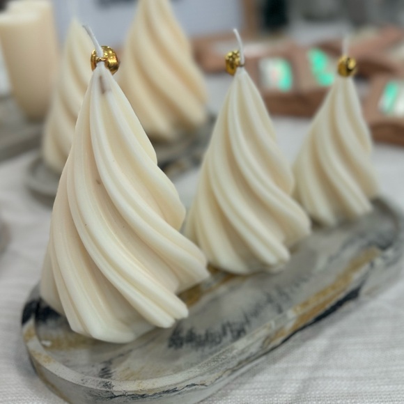 Christmas Tree Candle Set – Trio of Sizes - Picture 5 of 5